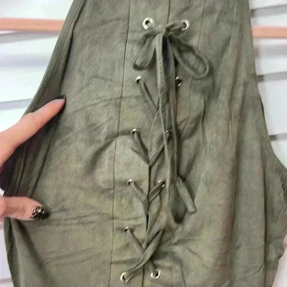 TOBI Suede Sleeveless Bodysuit Size Small Olive Green - Picture 3 of 8